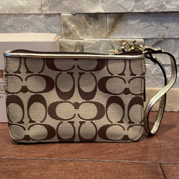 Coach wristlet - Picture 4 of 6